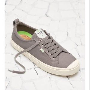 Cariuma Canvas Sneakers